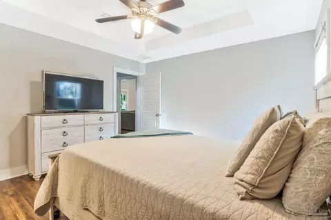 Bedroom - 6404 Aspen Ave, Milton, FL 32570 photo 4 of 8