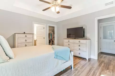Bedroom - 6404 Aspen Ave, Milton, FL 32570 photo 3 of 8