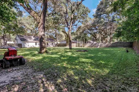 Exterior - 6404 Aspen Ave, Milton, FL 32570 photo 14 of 21