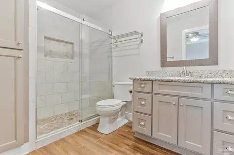 Bath - 6404 Aspen Ave, Milton, FL 32570 photo 2 of 6