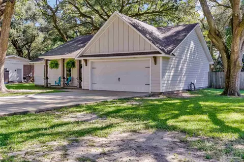 Exterior - 6404 Aspen Ave, Milton, FL 32570 photo 17 of 21