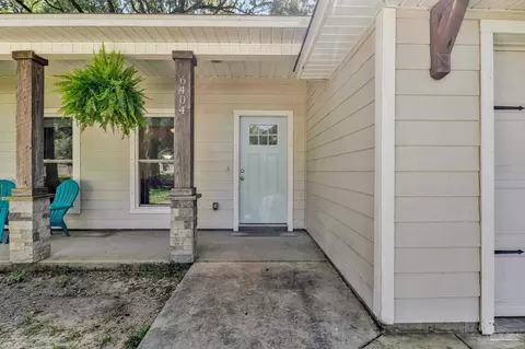 Exterior - 6404 Aspen Ave, Milton, FL 32570 photo 3 of 21