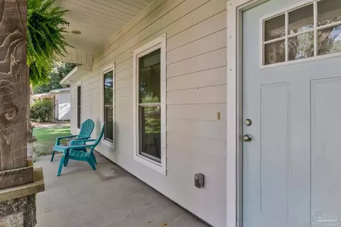 Exterior - 6404 Aspen Ave, Milton, FL 32570 photo 4 of 21