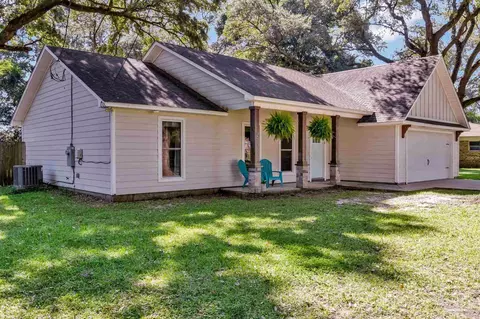 Exterior - 6404 Aspen Ave, Milton, FL 32570 photo 6 of 21