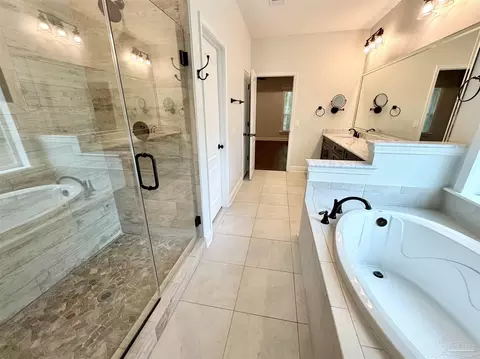Bath - 5886 Augustine Dr, Pace, FL 32571 photo 4 of 8