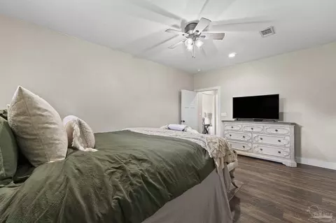 Bedroom - 5856 Bush Rd, Baker, FL 32531 photo 3 of 5