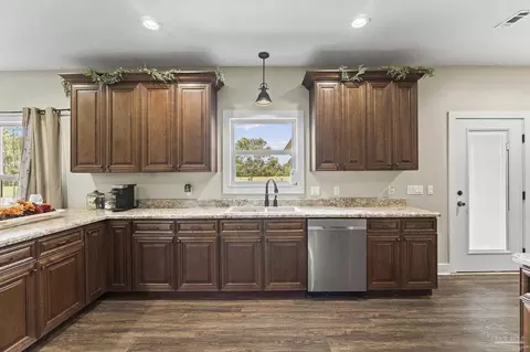 Kitchen - 5856 Bush Rd, Baker, FL 32531 photo 5 of 6