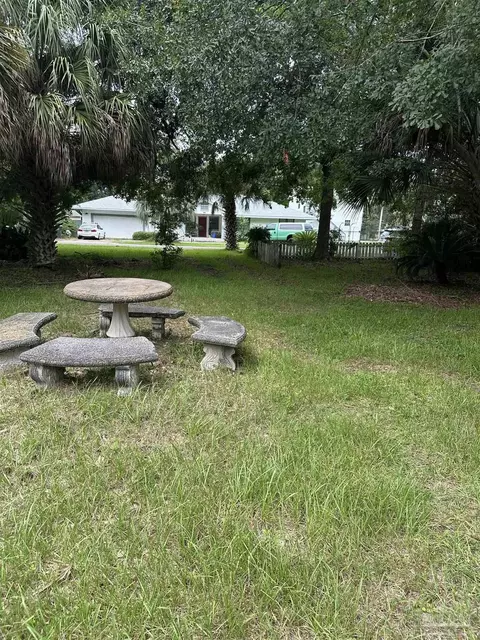 300 Cartwright Ave, Pensacola, FL 32507
