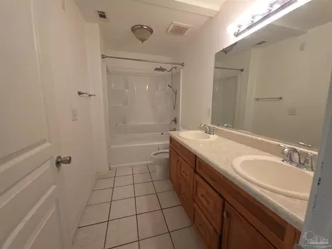 Bath - 976 Dolphin Rd, Milton, FL 32583 photo 3 of 3