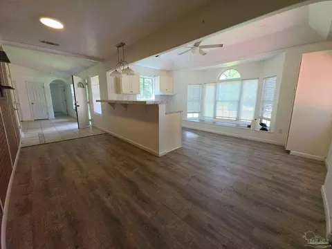 Living - 976 Dolphin Rd, Milton, FL 32583 photo 2 of 5