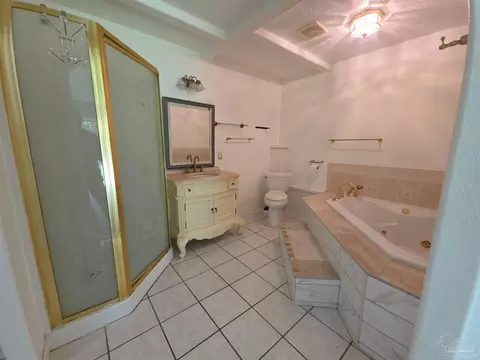 Bath - 976 Dolphin Rd, Milton, FL 32583 photo 1 of 3