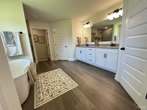 Bath - 5165 Barnett Rd, Pace, FL 32571 photo 5 of 5