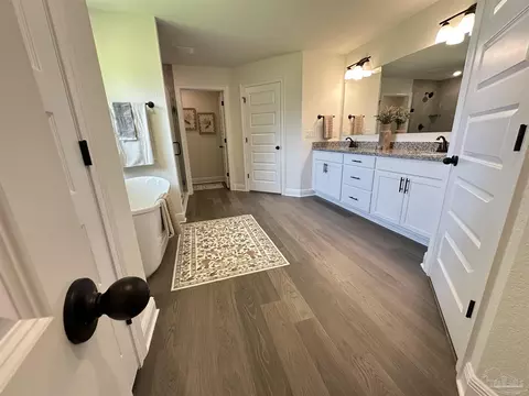Bath - 5165 Barnett Rd, Pace, FL 32571 photo 1 of 5