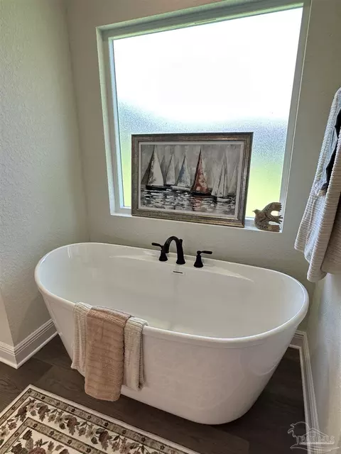 Bath - 5165 Barnett Rd, Pace, FL 32571 photo 4 of 5