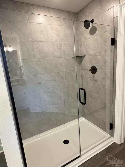 Bath - 5165 Barnett Rd, Pace, FL 32571 photo 3 of 5