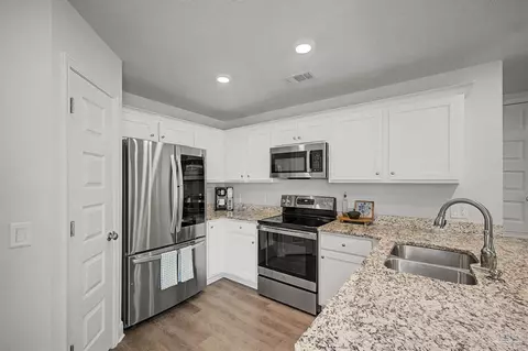 Kitchen - 4042 Floridatown Rd, Pace, FL 32571 photo 2 of 5