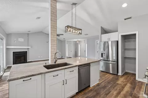 Kitchen - 5605 Richmond Ct, Pace, FL 32571 photo 5 of 6