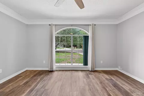 Living - 5605 Richmond Ct, Pace, FL 32571 photo 5 of 9