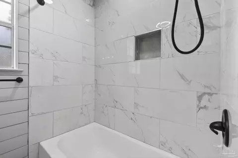Bath - 5605 Richmond Ct, Pace, FL 32571 photo 3 of 13