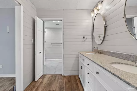 Bath - 5605 Richmond Ct, Pace, FL 32571 photo 11 of 13