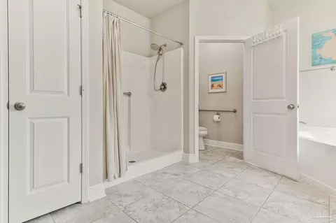 Bath - 3919 Shady Grove Dr, Pace, FL 32571 photo 5 of 7