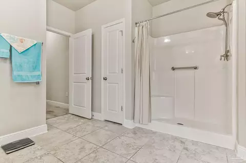 Bath - 3919 Shady Grove Dr, Pace, FL 32571 photo 4 of 7