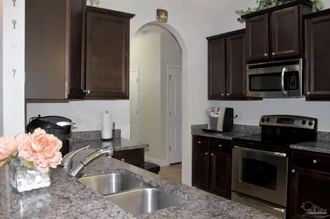 Kitchen - 4261 Winners Gait Cir, Pace, FL 32571 photo 5 of 7