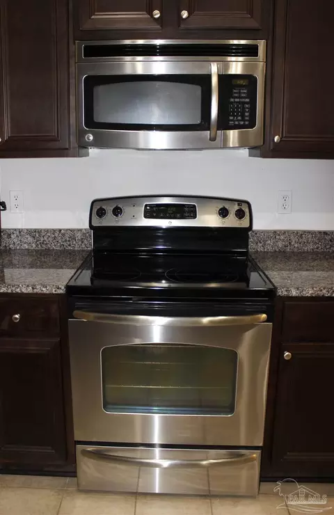 Kitchen - 4261 Winners Gait Cir, Pace, FL 32571 photo 2 of 7