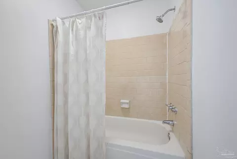 Bath - 5922 Independence Dr, Milton, FL 32570 photo 2 of 4