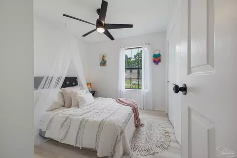 Bedroom - 5922 Independence Dr, Milton, FL 32570 photo 6 of 11