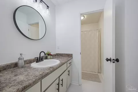 Bath - 5922 Independence Dr, Milton, FL 32570 photo 1 of 4