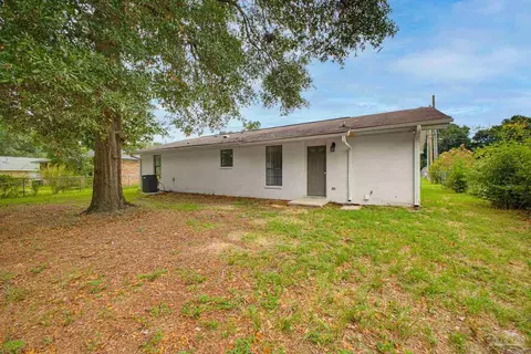Exterior - 5922 Independence Dr, Milton, FL 32570 photo 4 of 5