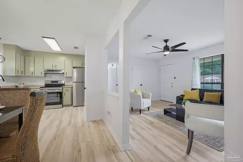 Entry Way - 5922 Independence Dr, Milton, FL 32570 photo 3 of 6