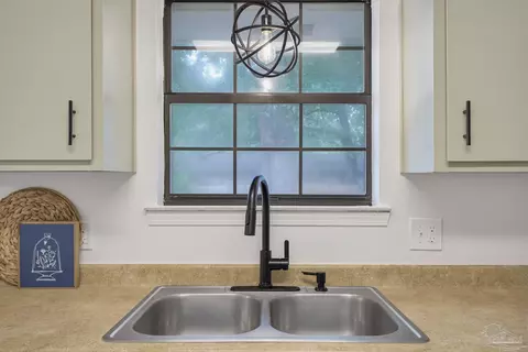 Kitchen - 5922 Independence Dr, Milton, FL 32570 photo 3 of 4