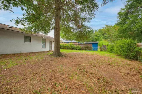 Exterior - 5922 Independence Dr, Milton, FL 32570 photo 5 of 5