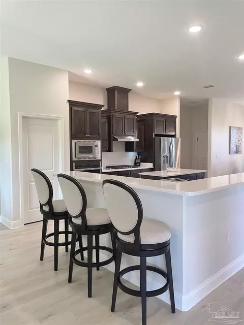 Kitchen - 6506 Cedar Key Dr, Milton, FL 32570 photo 7 of 9