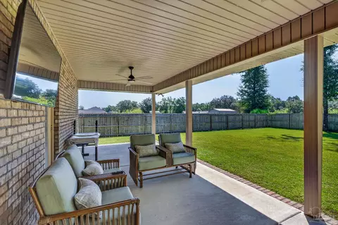 Exterior - 6506 Cedar Key Dr, Milton, FL 32570 photo 4 of 11