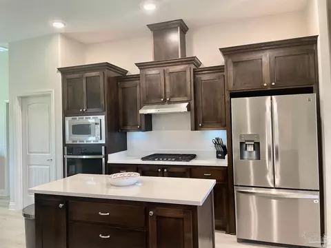 Kitchen - 6506 Cedar Key Dr, Milton, FL 32570 photo 3 of 9