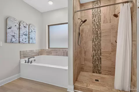 Bath - 6506 Cedar Key Dr, Milton, FL 32570 photo 8 of 11
