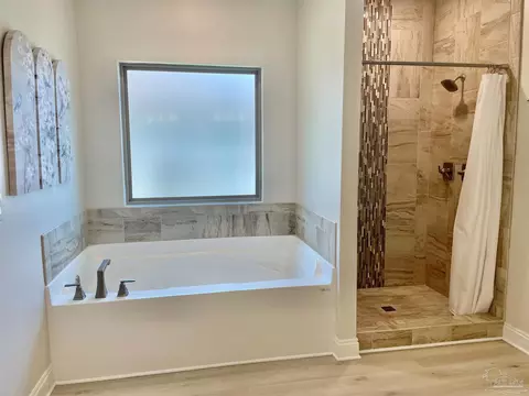 Bath - 6506 Cedar Key Dr, Milton, FL 32570 photo 5 of 11