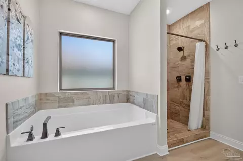 Bath - 6506 Cedar Key Dr, Milton, FL 32570 photo 9 of 11