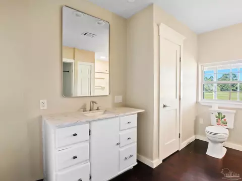 Bath - 9561 S Trace Rd, Milton, FL 32583 photo 3 of 4