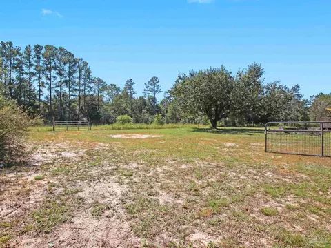 Exterior - 9561 S Trace Rd, Milton, FL 32583 photo 7 of 10