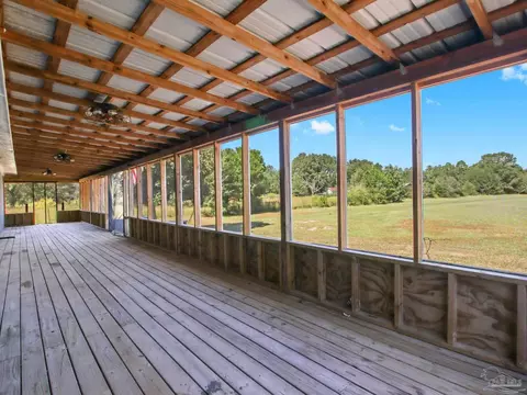 Exterior - 9561 S Trace Rd, Milton, FL 32583 photo 3 of 10