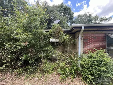 Exterior - 6464 Robin Ave #0, Milton, FL 32570 photo 6 of 11