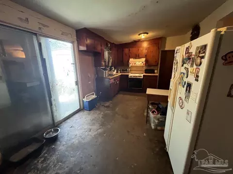 Kitchen - 6464 Robin Ave #0, Milton, FL 32570 photo 2 of 2
