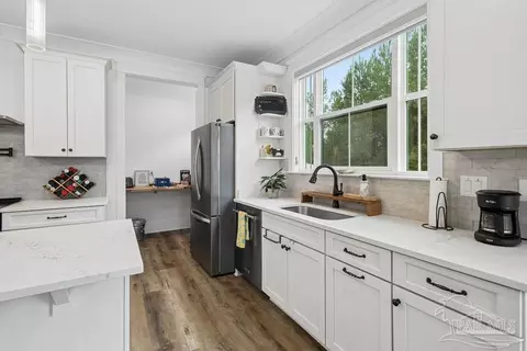 Kitchen - 7245 Buffalo Ridge Rd, Pace, FL 32571 photo 4 of 7