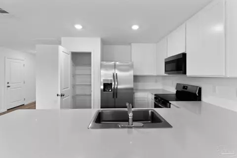 Kitchen - 6481 Buckthorn Cir #HS 12J, Pace, FL 32571 photo 2 of 2
