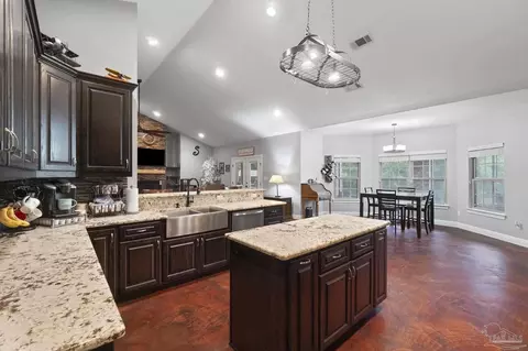 Kitchen - 3093 Wallace Lake Rd, Pace, FL 32571 photo 4 of 6