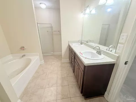 Bath - 4042 Jacaranda Trc, Milton, FL 32583 photo 1 of 2